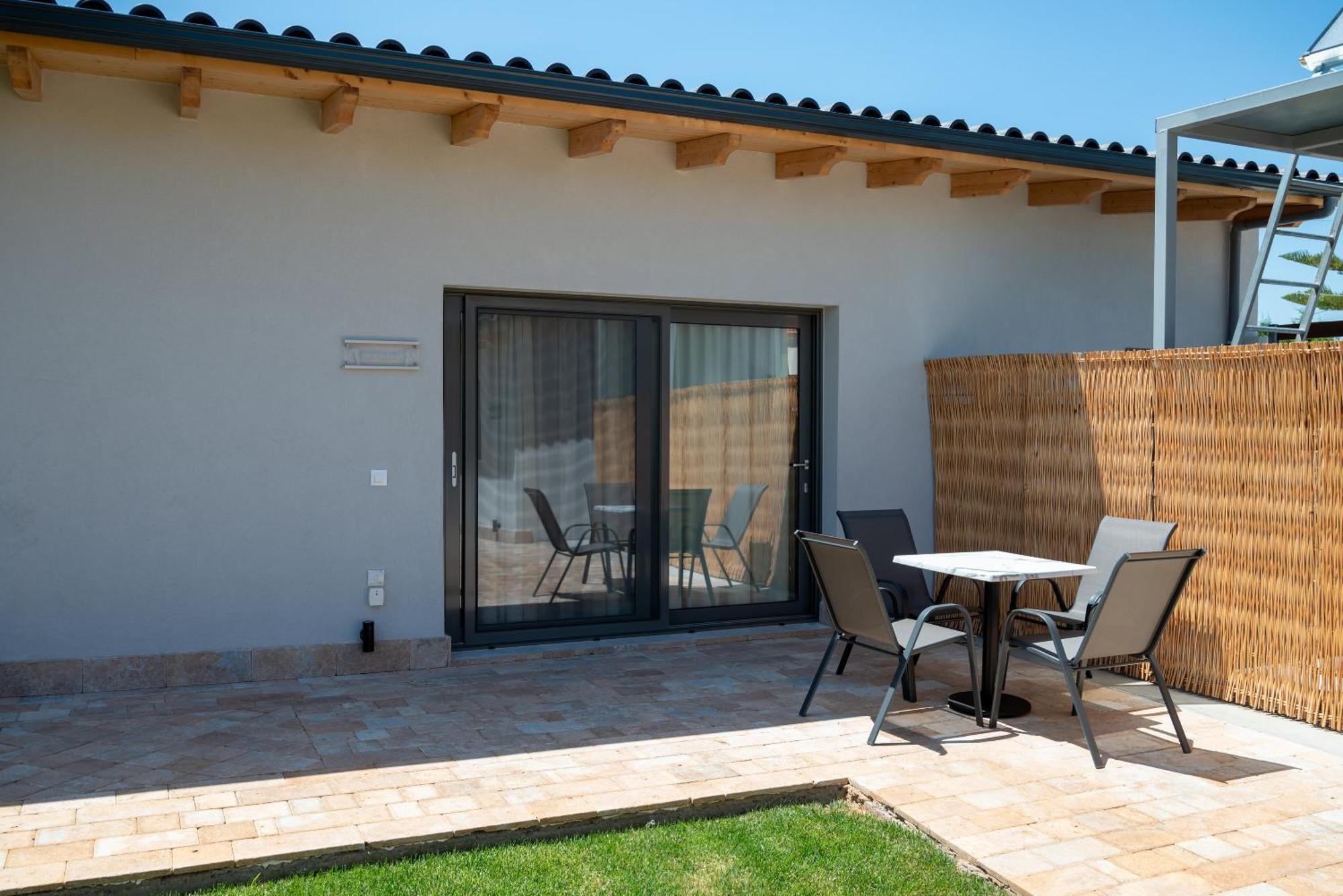 Paradise Apartments Artemida Exterior photo