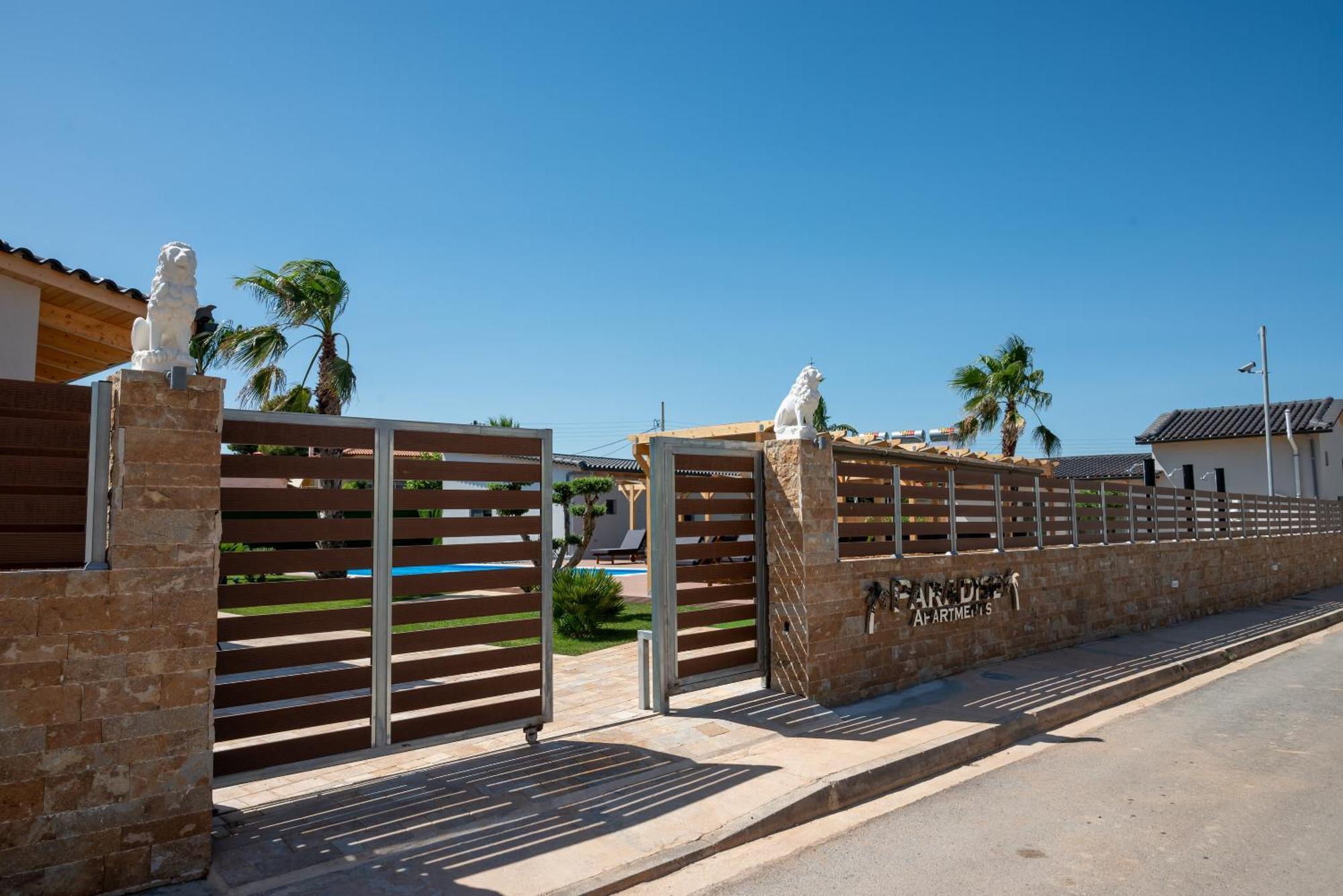 Paradise Apartments Artemida Exterior photo